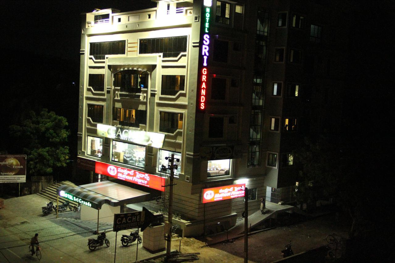 Hotel Sri Grands Rājahmundry Exteriér fotografie